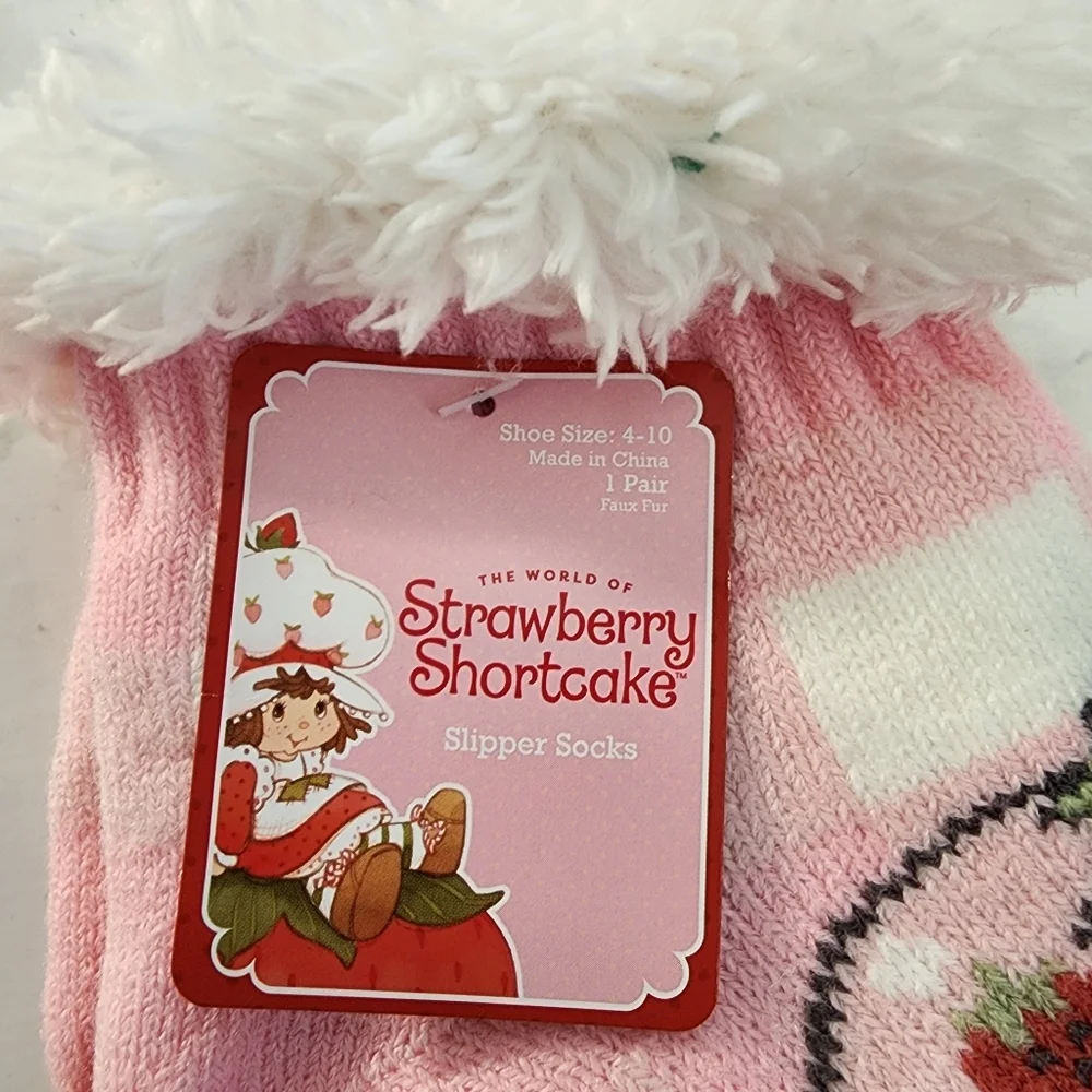 Strawberry Shortcake Non Slip Slipper Socks Women’s Shoe Size 4-10 Soft Knit NEW